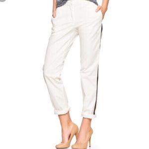 💥Gap - White Broken-In Chino w/tuxedo stripe💥